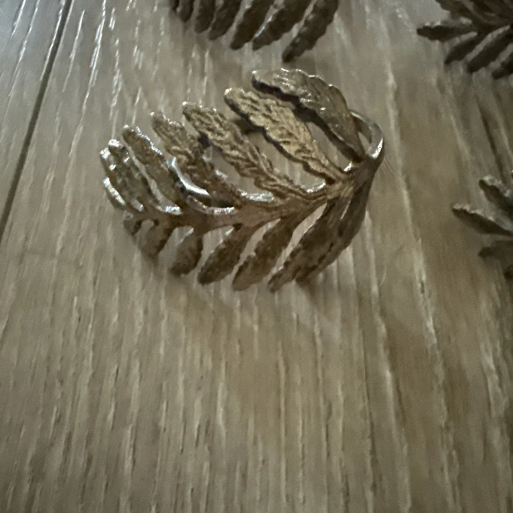 Vintage Silver‎ Metal Leaf Design Napkin Rings Set Of 4